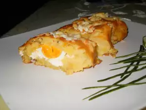 Картофельный рулет с начинкой из вареных яиц и брынзы