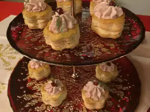 Вкусная закуска для гостей из слоеного теста