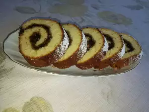 Пышный домашний рулет с джемом