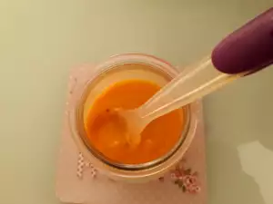 Персиковое пюре для малыша