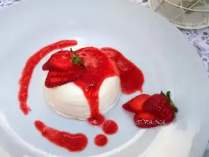 Паннакотта с клубничным соусом
