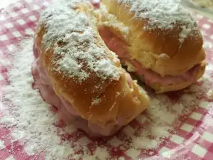 Клубничные булочки с кремом