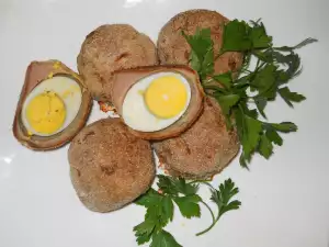 Вареные яйца в мясном фарше (яйца по-шотландски)