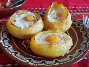 Яйца в картофеле