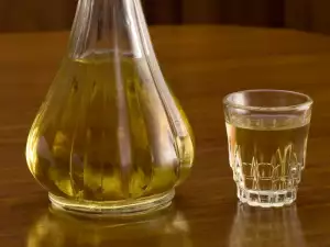 Теплый самогон с медом