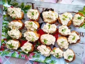 Аппетитная намазка с яйцами на брускеттах