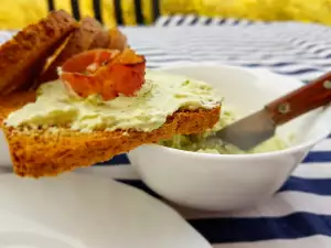 Закуска с брынзой, творогом и беконом