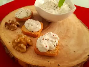 Закуска с творогом, грецкими орехами и сыром