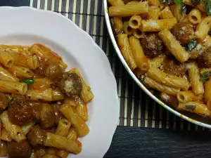 Ригатони с тефтельками и соусом Арабьята