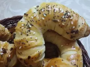 Простые вкусные рогалики с брынзой