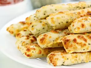 Соленое печенье с брынзой и смальцем