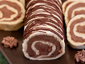 Рулет из печенья и шоколада