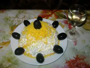 Салат с творогом, сливками и яйцами