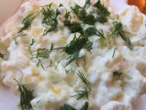 Салат из запеченных кабачков и брынзы