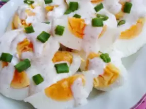 Вкусная закуска с яйцами