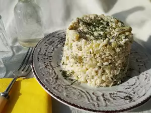 Салат кускус с кислыми огурчиками и майонезом