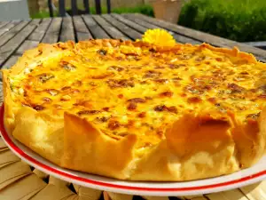 Соленый тарт с луком пореем и голубым сыром