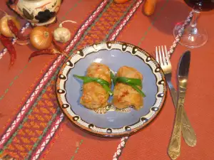 Голубцы с кусочками мяса и беконом