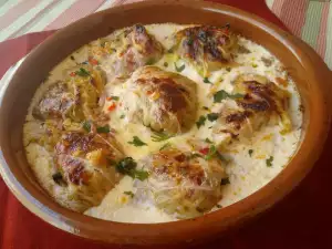 Капустная долма с роскошным соусом