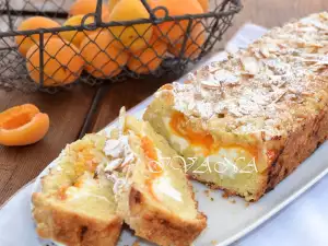 Сбричолата (масляный пай) с абрикосами и рикоттой
