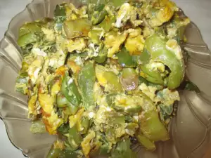 Жареный деревенский перец с яйцами