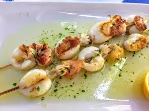 Шашлычки из беби каракатиц и креветок