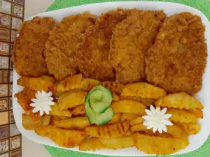 Шницели из фарша и картофель по-деревенски