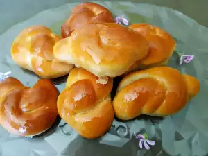 Сладкие узелки с сиропом