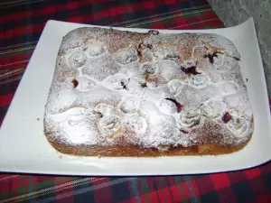 Быстрый пирог со сливами