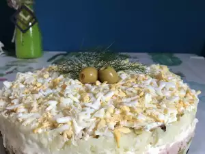Соленый торт с картофелем и яйцами