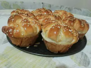 Соленые маффины с начинкой из сливочного сыра
