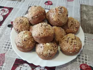 Соленые маффины с брынзой и семенами