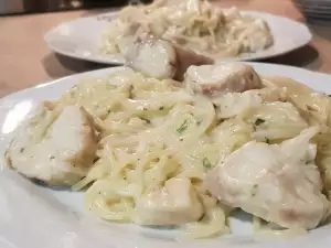 Спагетти с морским чертом и соусом