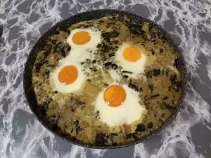 Шпинат с рисом и яйцами в духовке