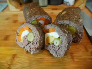 Рулет Стефани со сливочным соусом
