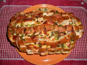 Фаршированный хлеб с сыром и брынзой