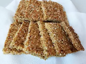 Полезные батончики с кунжутом и овсяными хлопьями