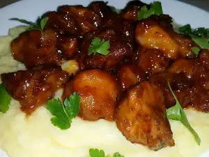 Кусочки свинины в сладко-кислом соусе