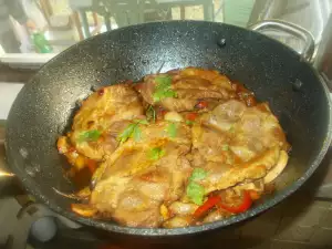 Свиная шейка на сковороде с пивом