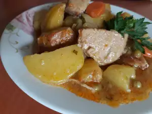 Свинина с картошкой и морковью в мультиварке
