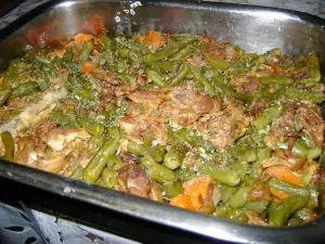 Свиное рагу с стручковой фасолью в духовке