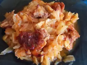 Свинина с капустой в духовке