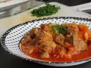 Телятина со свежей капустой в мультиварке