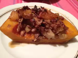 Тыква, запечённая с яблоками и грецкими орехами