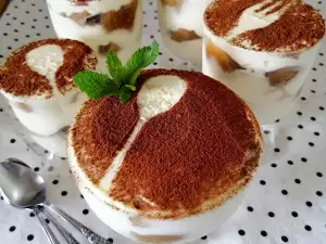 Вкусный тирамису без яиц в бокалах