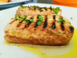Запеченный маринованный толстолобик на гриле