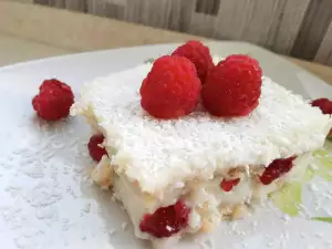 Торт из печенья на кокосовом молоке с малиной