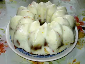 Торт с кремом и бананами в кексовой форме