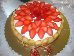 Торт с печеньем дамские пальчики, клубникой и шоколадом
