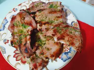 Чесночные стейки из индейки, приготовленные на сковороде-гриль